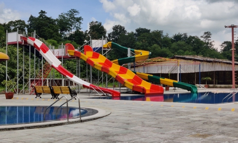 Water Slides & Pool Attraction