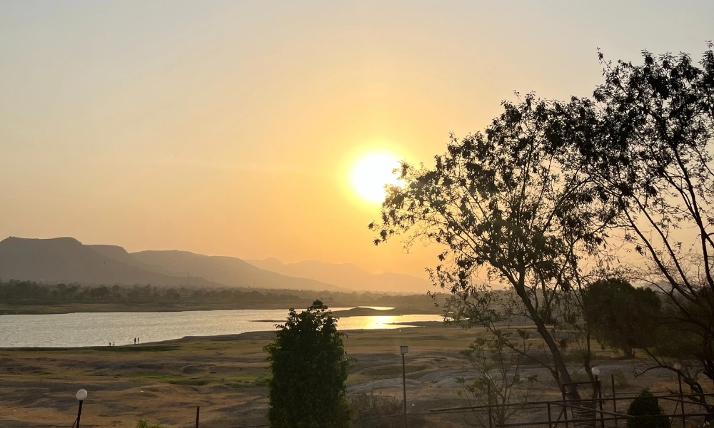 Golden Hour Lake & Nature View