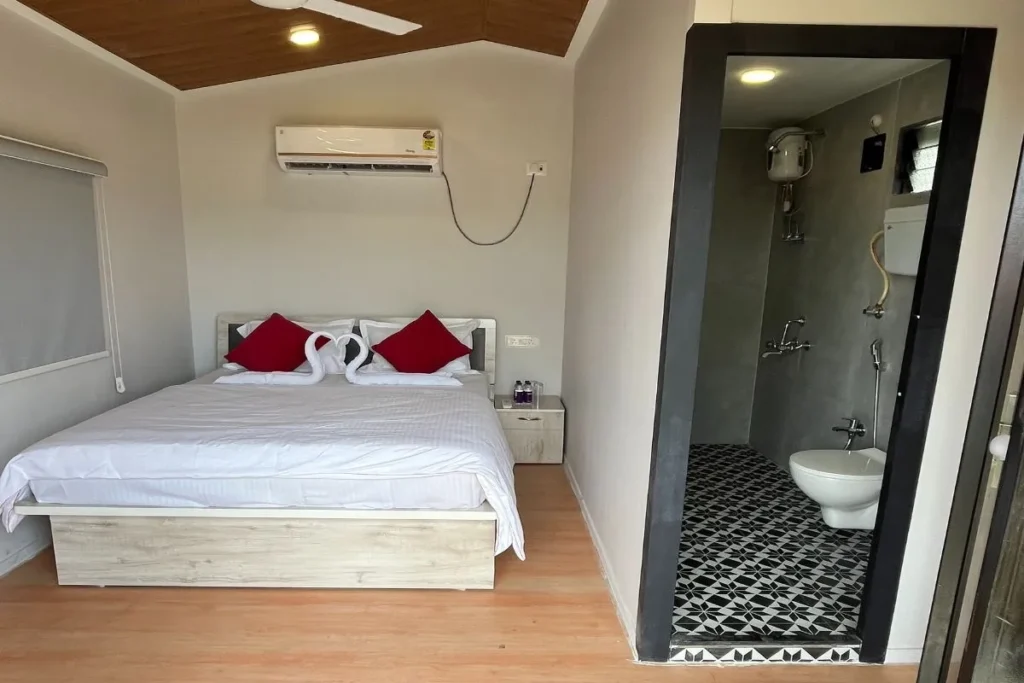 Bay Pod With Balcony