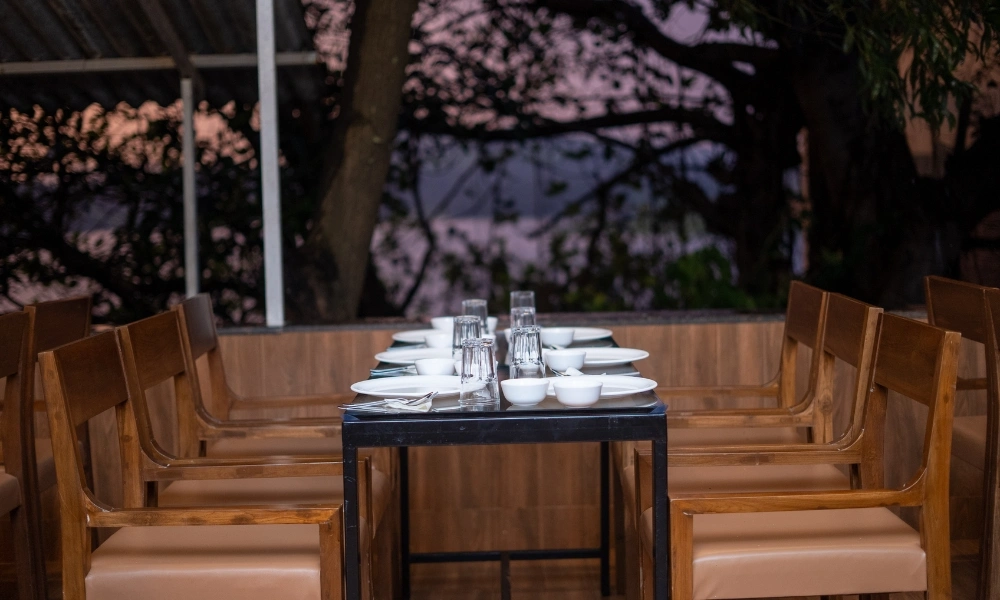 Outdoor Dining Table Setup
