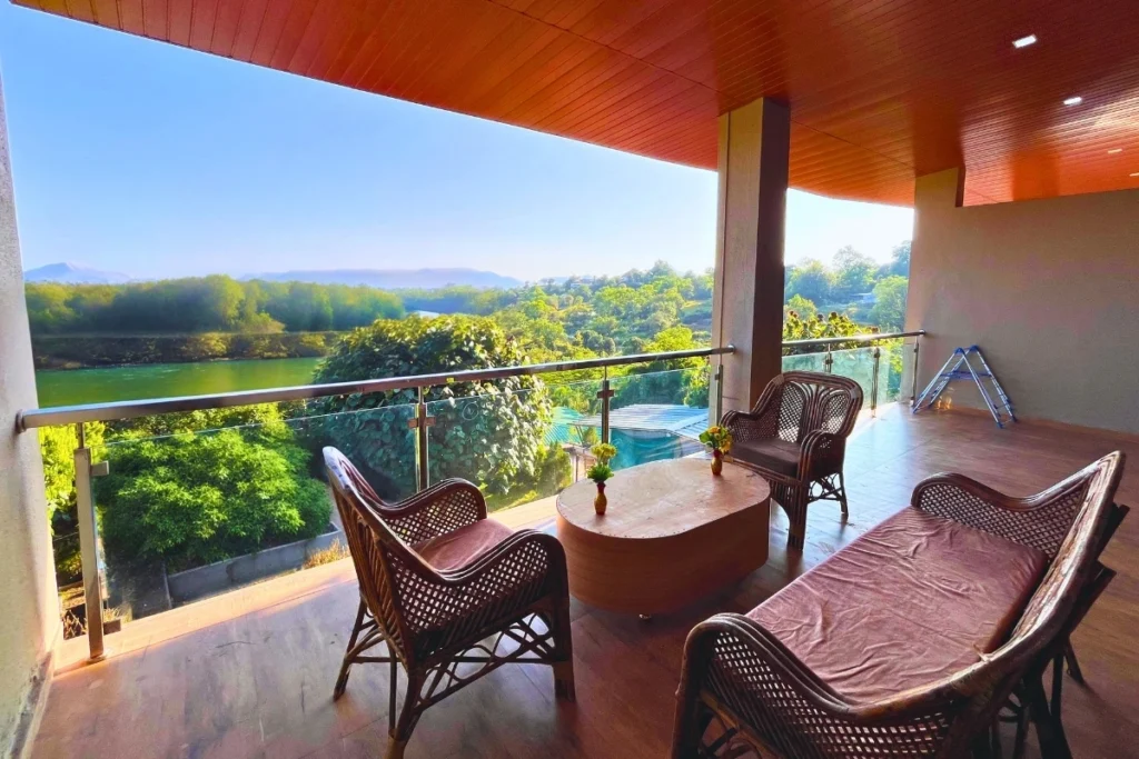 Lake View Luxury Suite