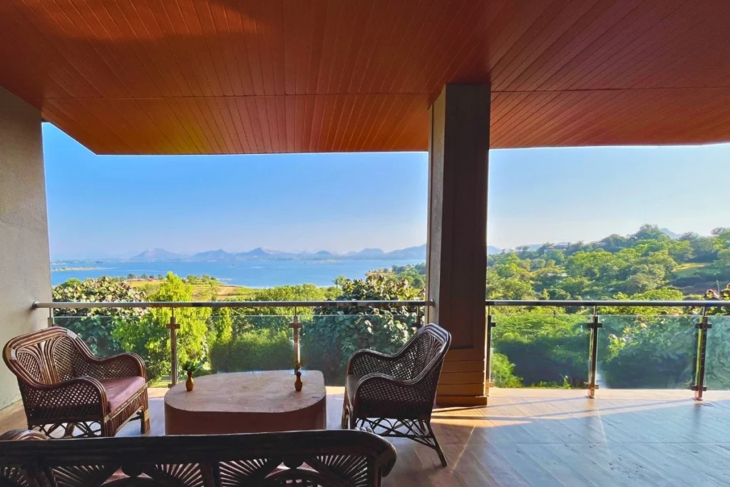 Lake View Luxury Suite