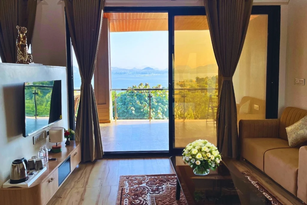 Lake View Luxury Suite