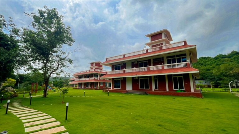 Selborne Grande Ensemble 13 BHK Villa